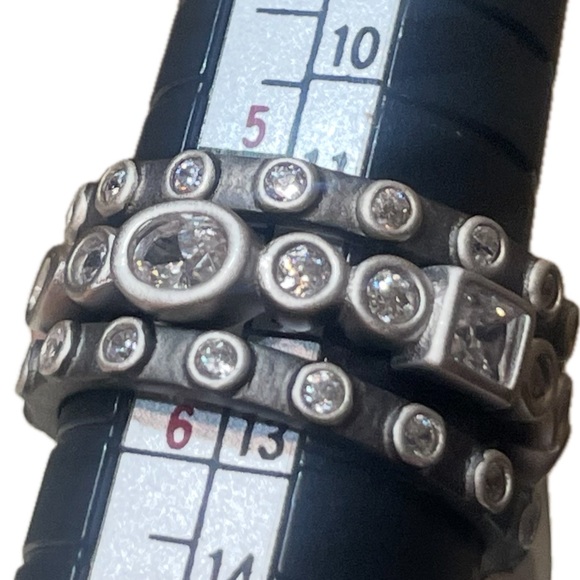 Sterling silver core 14k and rhodium matte finish. Single stack ring - Picture 8 of 9